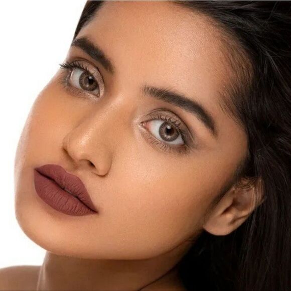 Too Faced Liquid Plumping Matte Lipstick Makin Moves (Deep Nude Rosey Brown) - Picture 11 of 17